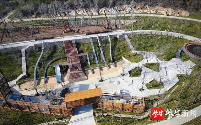 汤山矿坑公园成"新晋网红地":生态修复让废弃矿坑悄然重生